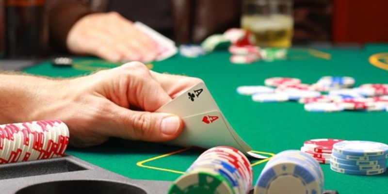 Hướng dẫn chi tiết cách chơi theo thứ tự bài xì tố